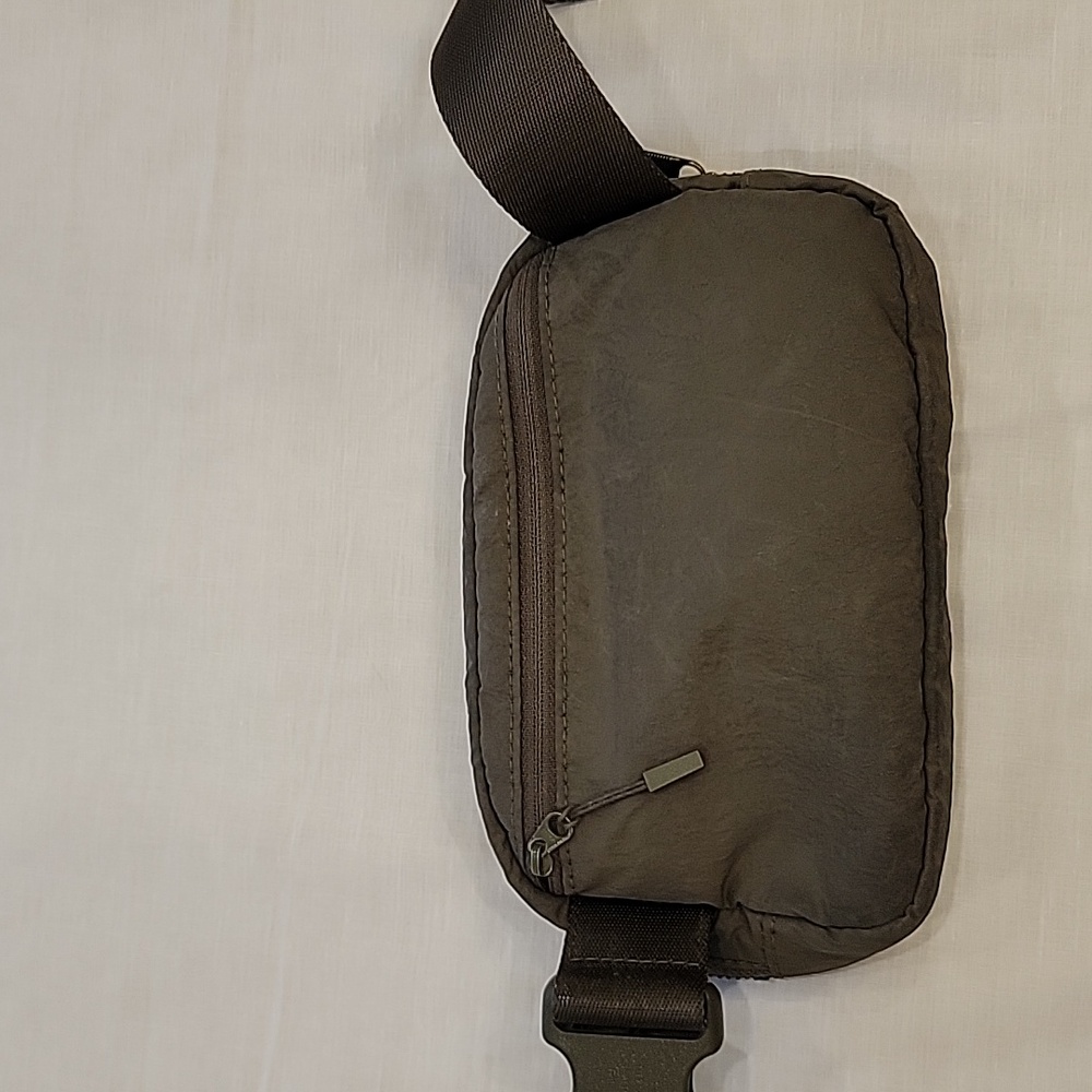 Lululemon Everywhere Belt Bag Army Green - Picture 12 of 13